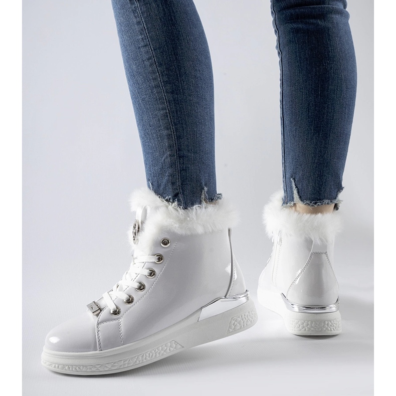 Vita patentsneakers med päls från Fiemme 1