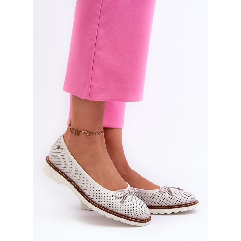 Genombrutna ballerinaskor för kvinnor gjorda av naturligt läder Maciejka P6509-11 Vit 2