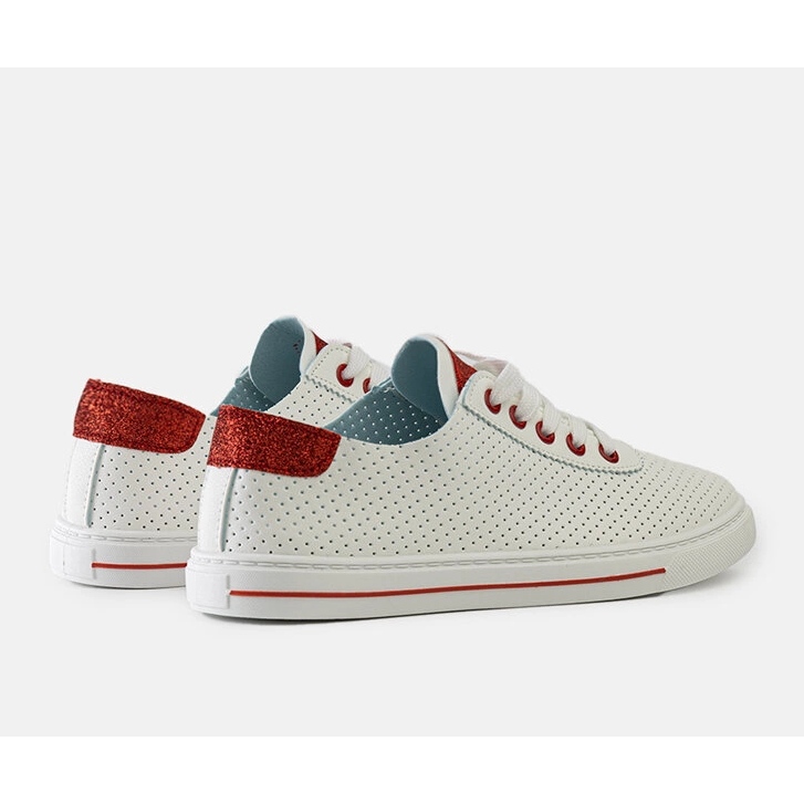 Vita perforerade Ruala sneakers 1
