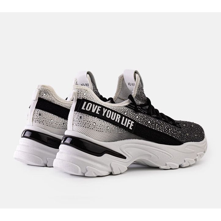 Vita och gråa glänsande massiva sneakers från Senai svart 1