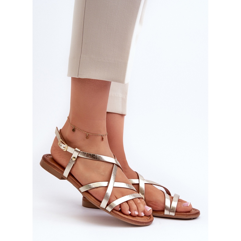 Platta lädersandaler för kvinnor Maciejka 06635-25 Guld gyllene 2