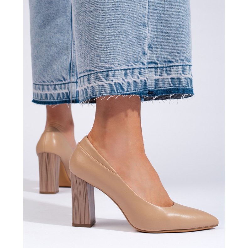 Beige dampumps från Sergio Leone med dekorativ klack 1