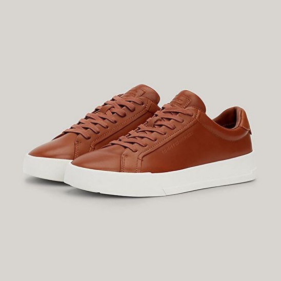 Tommy Hilfiger Court Bästa Cognac skor FM0FM05136GVI brun 1
