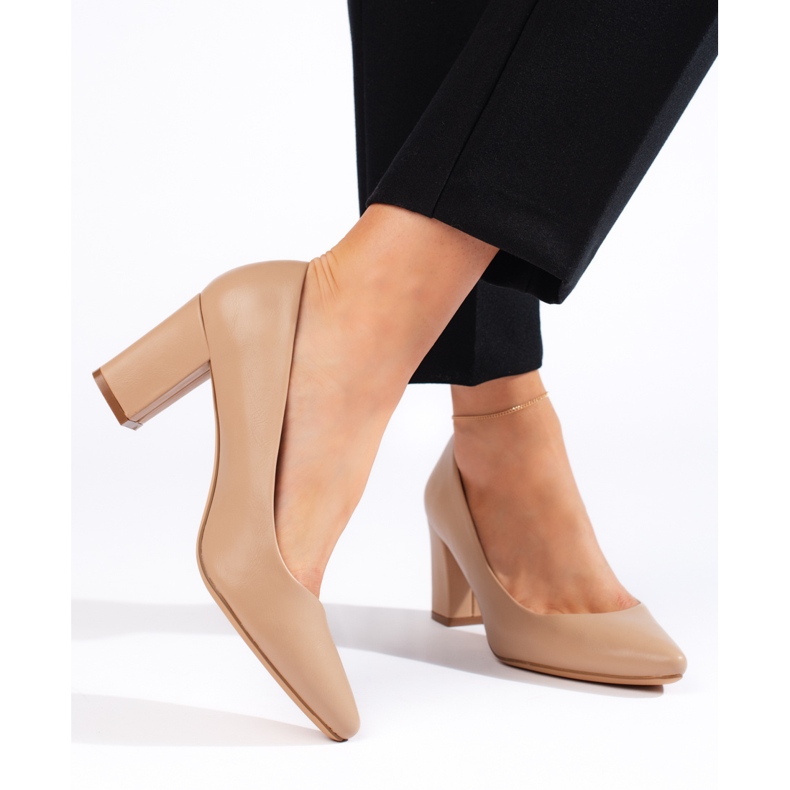 Bekväma beige pumps från Sergio Leone 1