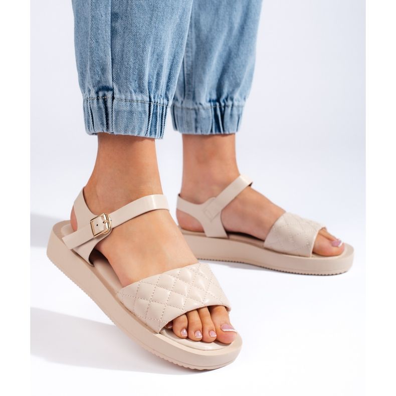 Kvinnors beige sandaler på plattformen 2