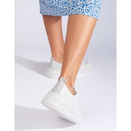 Gråa damsneakers gjorda av ekologiskt läder 1