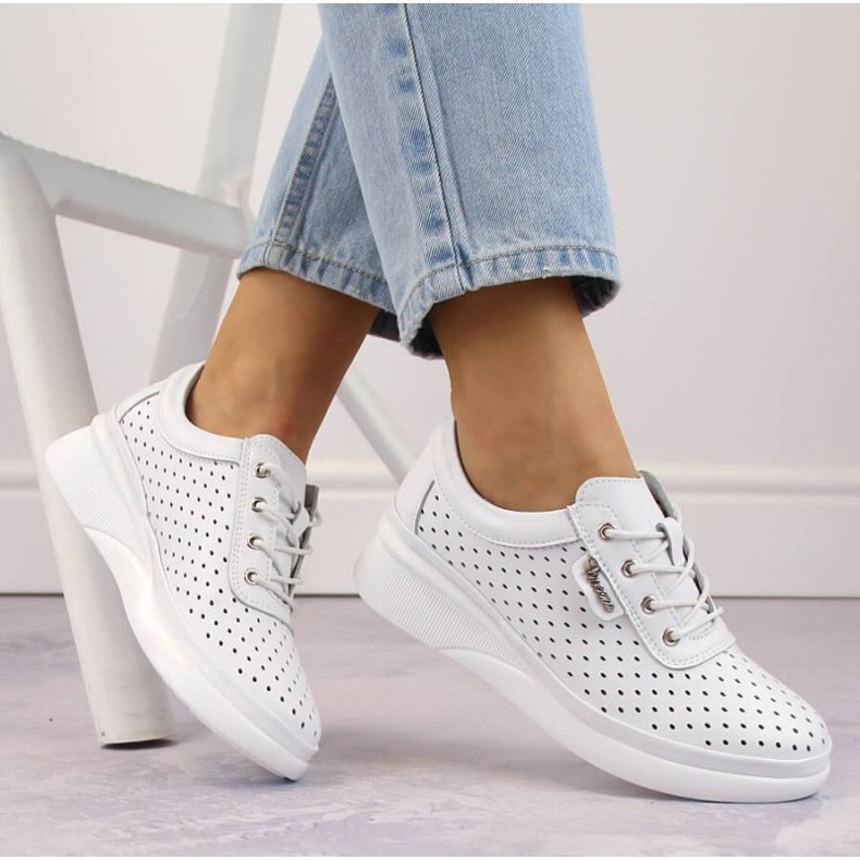 Vinceza W JAN274 genombrutna kilskor i vitt läder 1