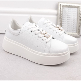 Skinnskor för kvinnor på en plattform med en nalle, vit Vinceza 66641 2