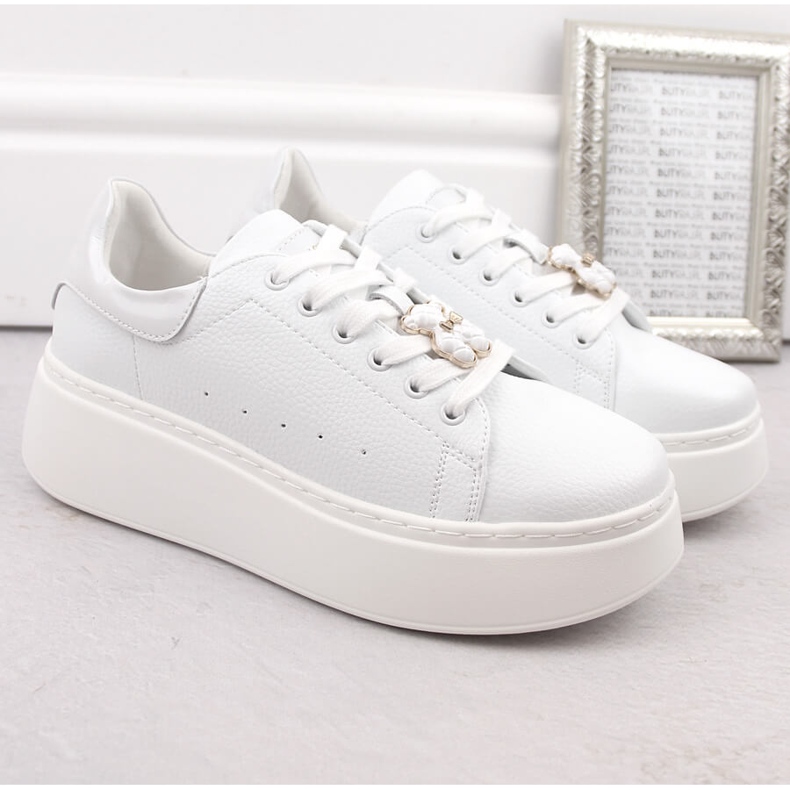 Skinnskor för kvinnor på en plattform med en nalle, vit Vinceza 66641 2