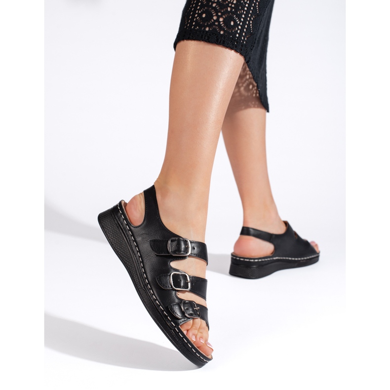 Svarta damsandaler med spännen 1