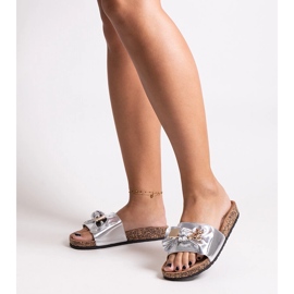 Silver flipflops med rosett och en Segan-nalle 1