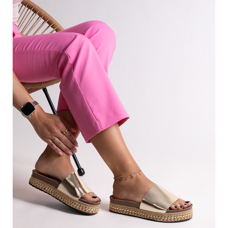 Guldflipflops med en dekorativ Jasminesula gyllene 1