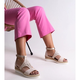 Beige sandaler med låg kil från Tiuma 3