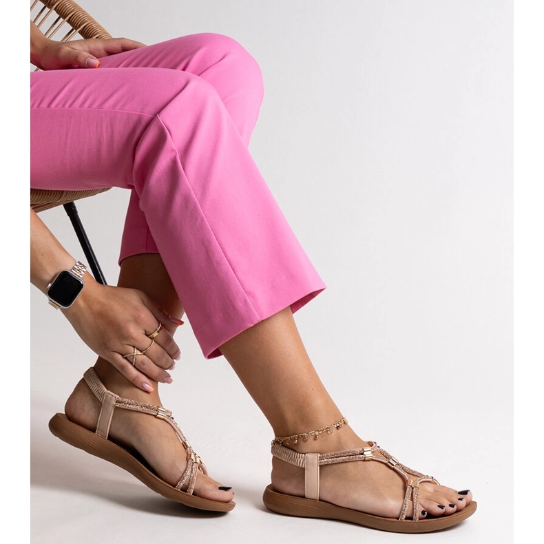 Beige sandaler dekorerade med Leilana zirkoner 1