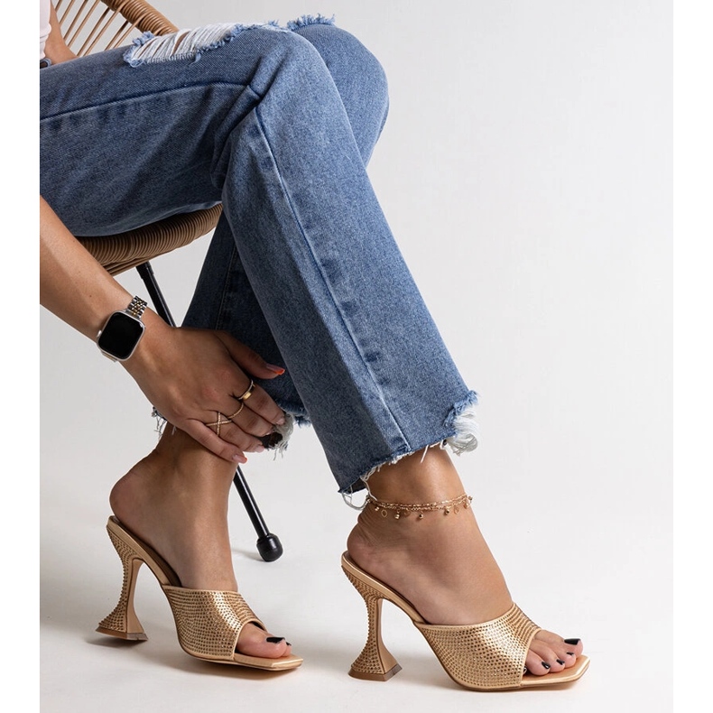 Högklackade flip-flops i guld med zirkoner från Genowefa gyllene 1