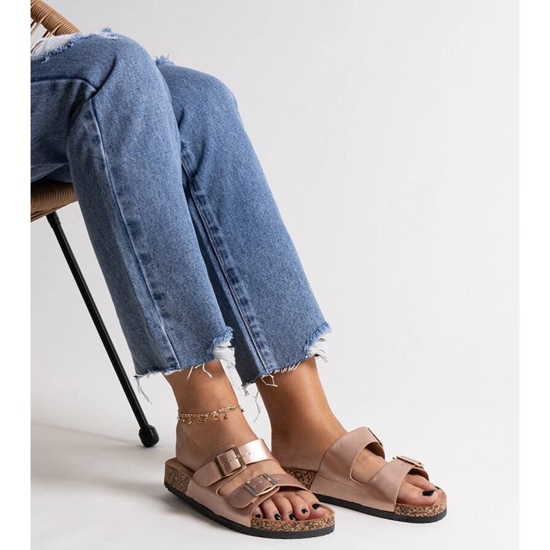 Rosa flipflops med korksula från Shamona gyllene 1