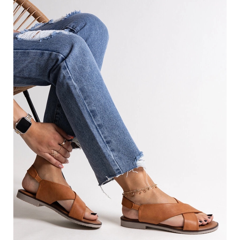 Duenna platta sandaler i karamell brun 1