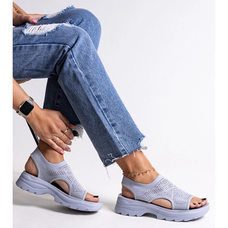 Plattsandaler i grått tyg med Delmare-rhinestones 1