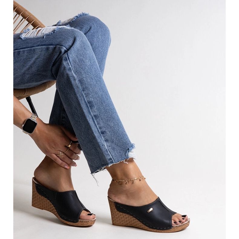 Svarta kilsandaler i ekoläder Penelopina 1