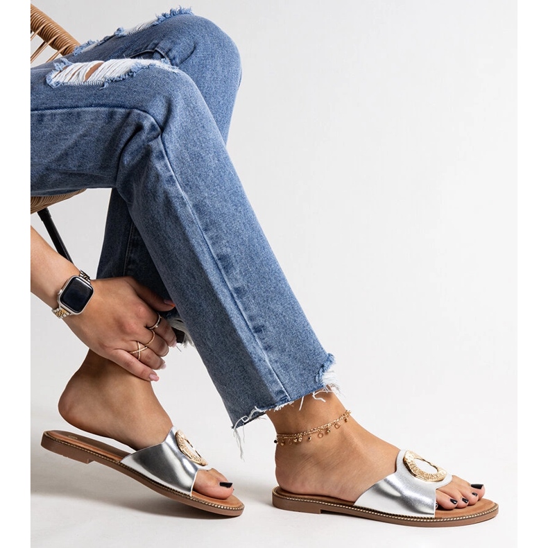 Silver flip-flops med dekorativt Ganea-spänne 1