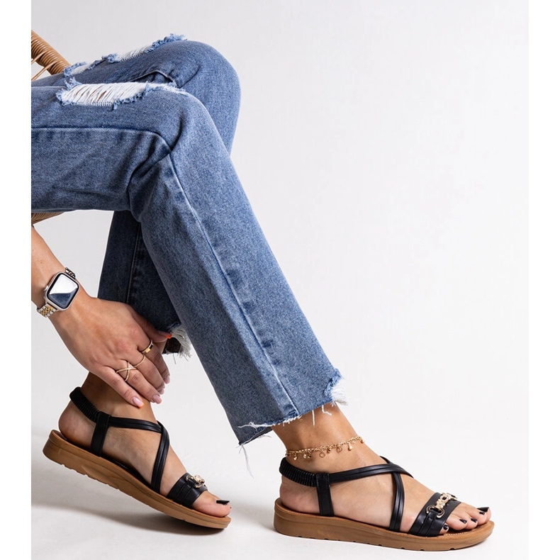 Svarta sandaler med guldspänne från Pamphila 1