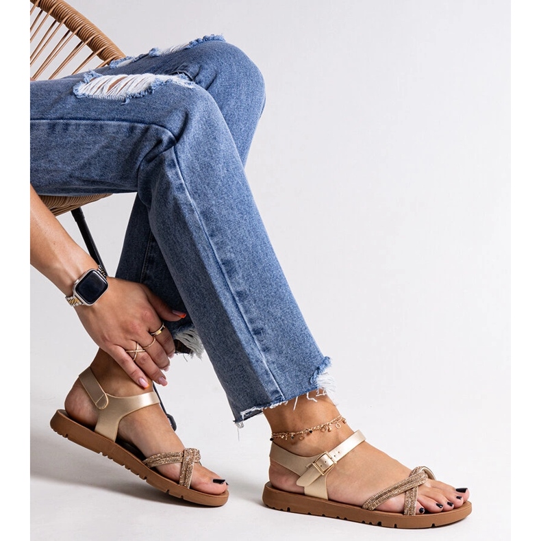 Sandaler i guld dekorerade med Claranna zirkoner gyllene 1