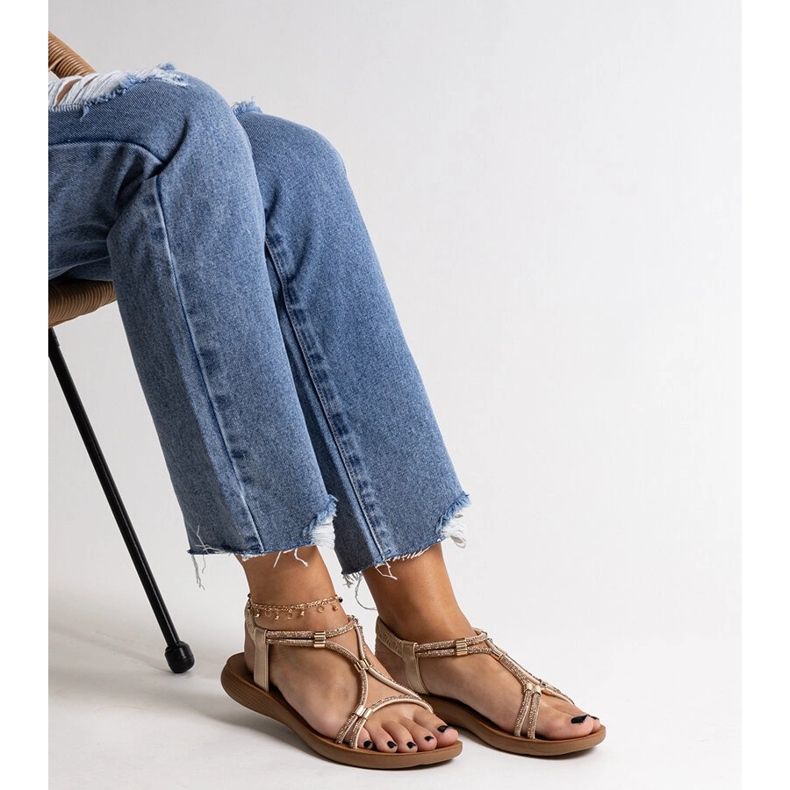 Sandaler i guld dekorerade med Leilana zirkoner gyllene 1