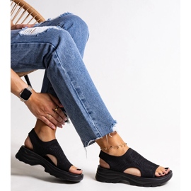 Plattsandaler i svart tyg med Delmare-rhinestones 1