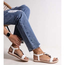 Izodora vita flätade sandaler 1