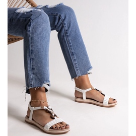 Izodora vita flätade sandaler 3