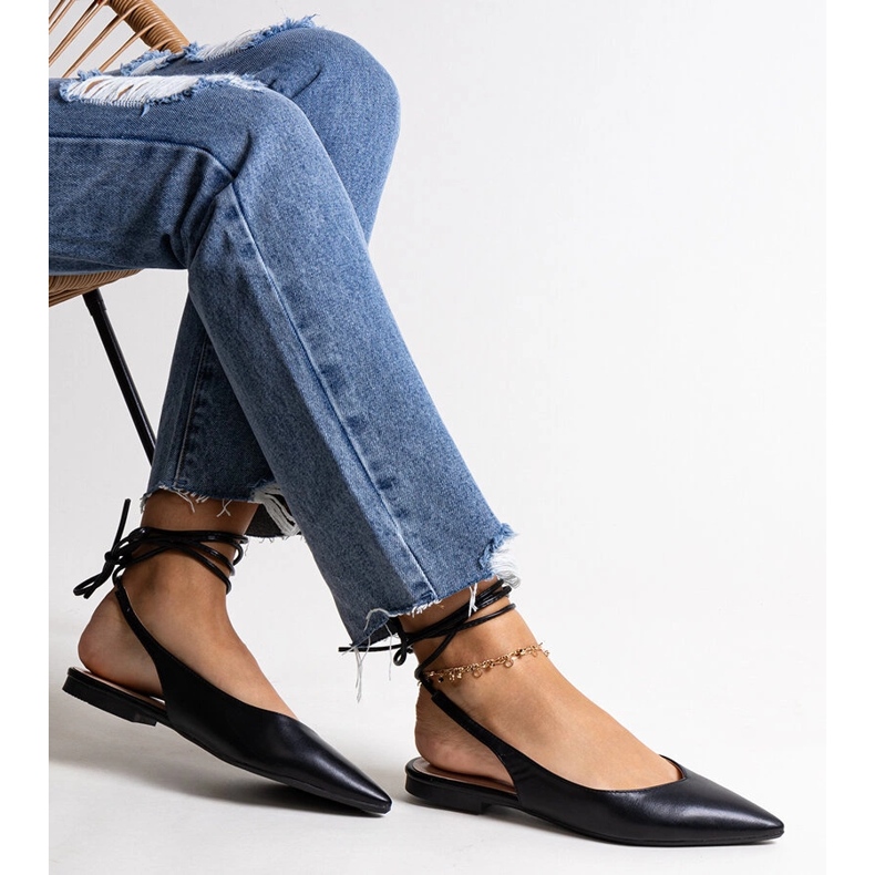 Knytna svarta balettlägenheter i Batra ekoläder 1