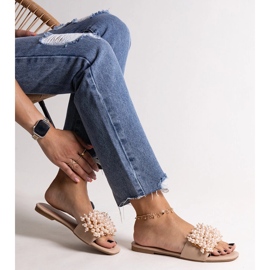 Beiga flipflops dekorerade med Atiyene-pärlor beige 1