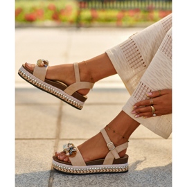 Damsandaler på kil och plattform med dekorationer S.Barski HY056 Beige 1