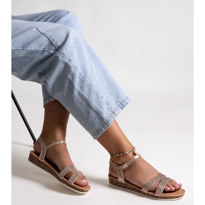 Saila champagne sandaler med låg kil gyllene 1