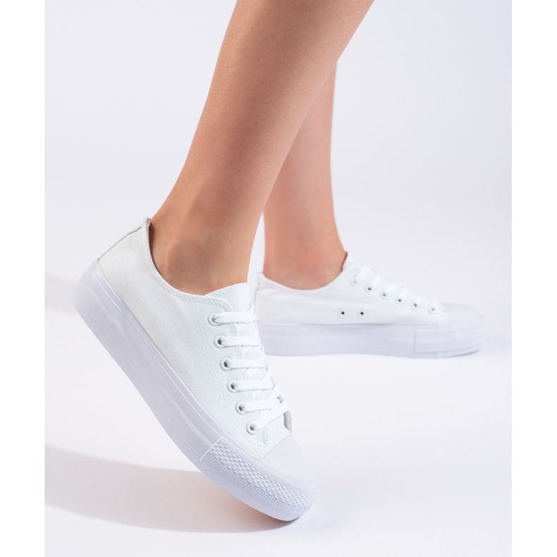Kvinnors vita sneakers på plattformen 1
