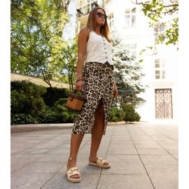 Beige flipflops med guldspänne från Feorie 2