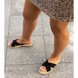 Svarta genombrutna tofflor Awet 2