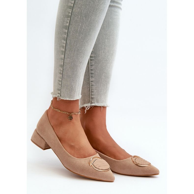 Lågklackade pumpar gjorda av Eco Mocka S.Barski KV27-037 Beige 1