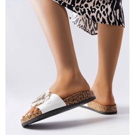 Vita tofflor med korksula från Roy 2