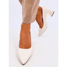 Kerrigan Beige pumps med hög klack 1