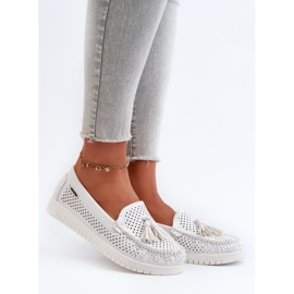 Genombrutna mockasiner för kvinnor gjorda av ekologiskt läder, vit Tinami 1