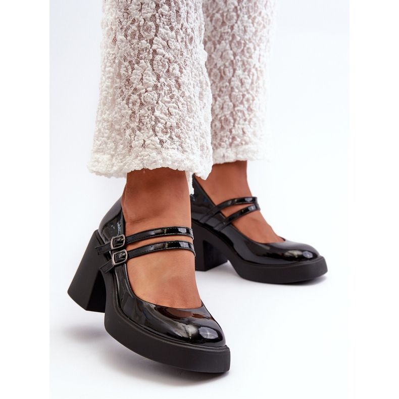 Svarta patentpumpar med tjocka klackar från Halmina 2