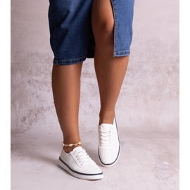 Vita och marinblå genombrutna Biserka sneakers 1