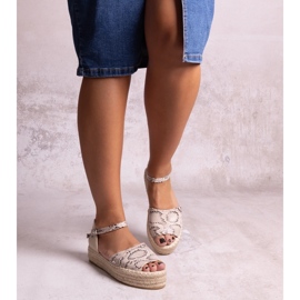 Beige Martella platåsandaler 1