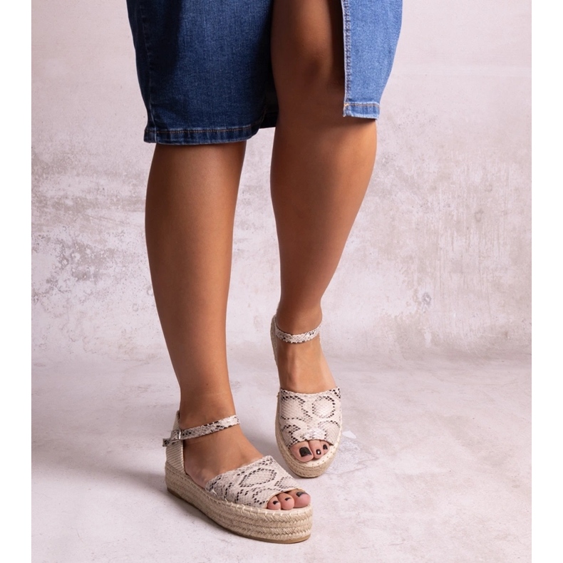 Beige Martella platåsandaler 1