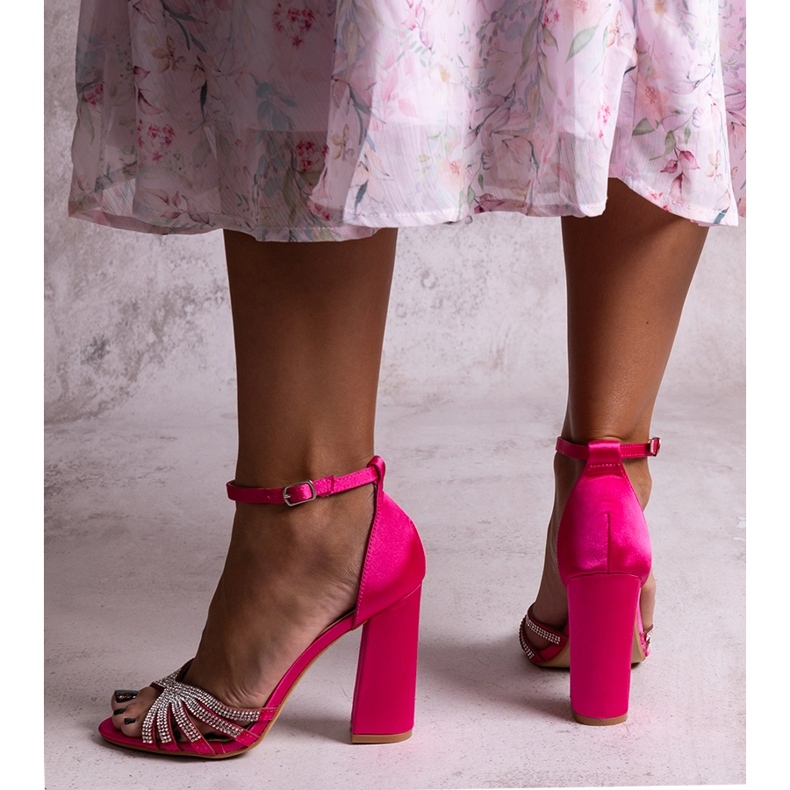 Mörkrosa glänsande högklackade sandaler från Zrinka 1