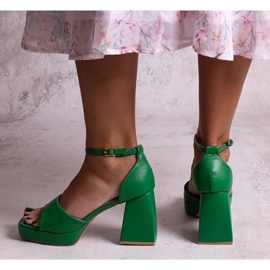 Gröna högklackade sandaler från Vesna 2