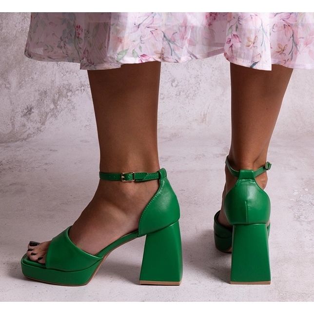 Gröna högklackade sandaler från Vesna 2