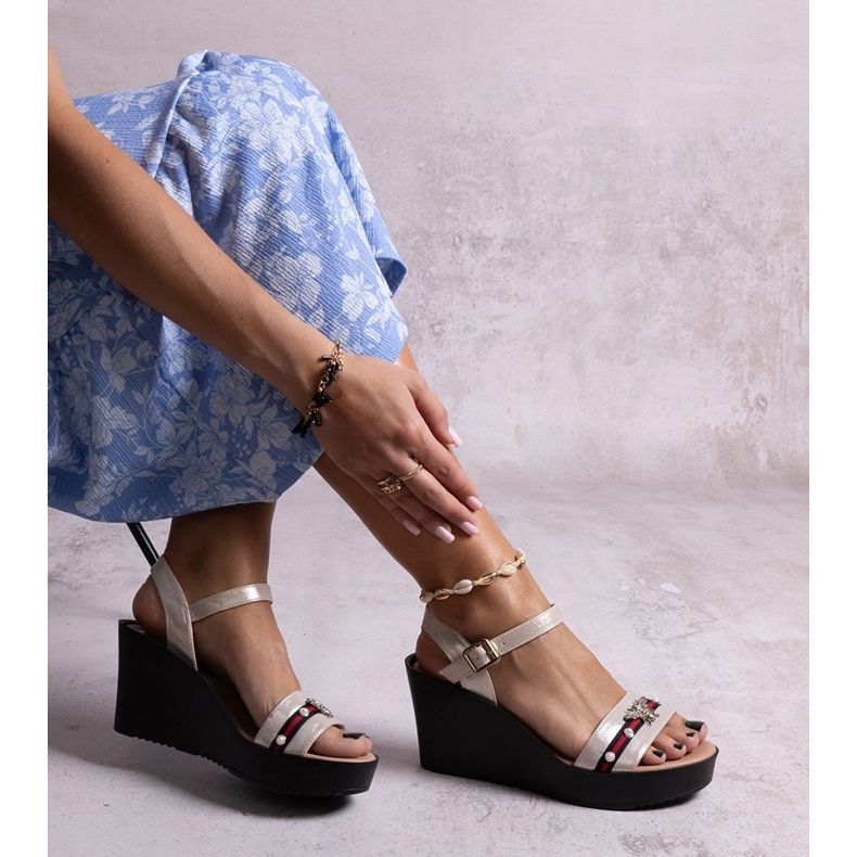 Farah kilasandaler i guld gyllene 1