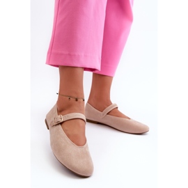 Beige Anlofi Ballet Flats gjorda av ekomocka som fästs med ett spänne 2